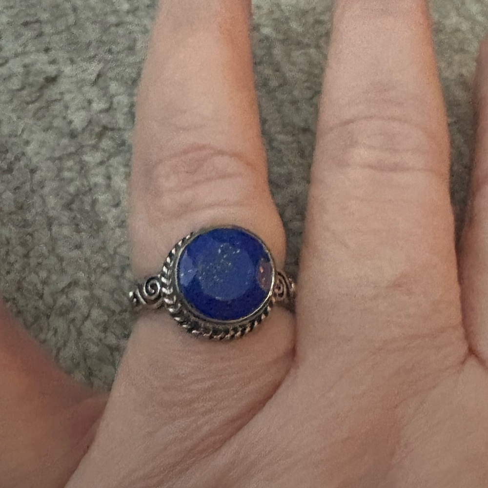 EUC .925 sterling blue lapis ring. Size 7